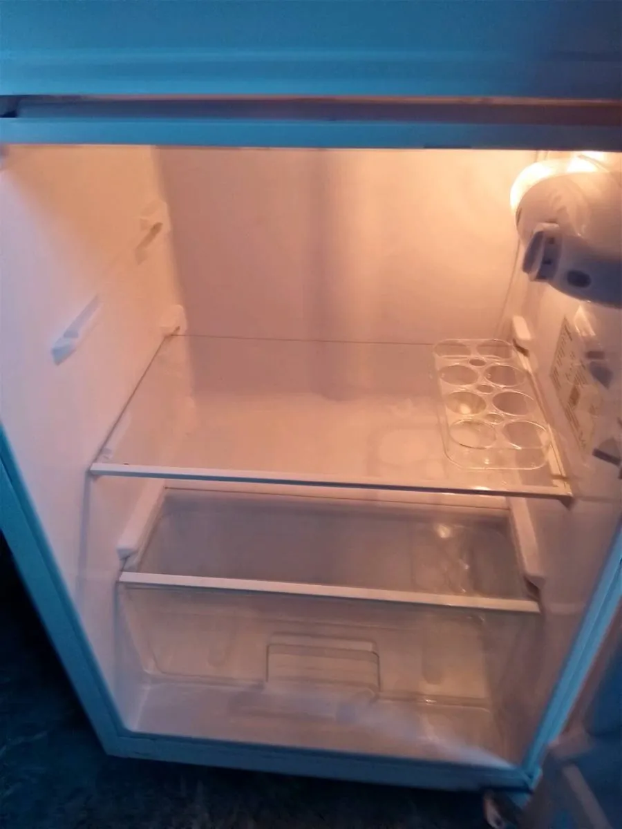Small power point fridge - Image 2