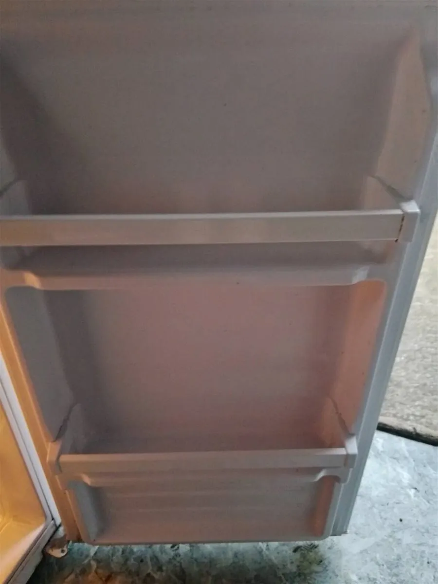 Small power point fridge - Image 3