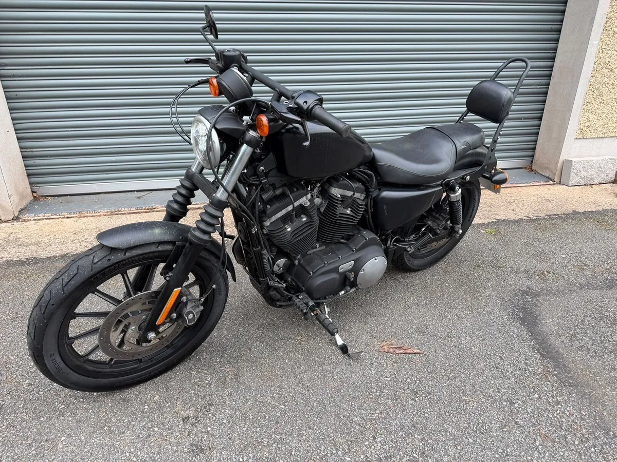Harley Davidson 883 iron - Image 1