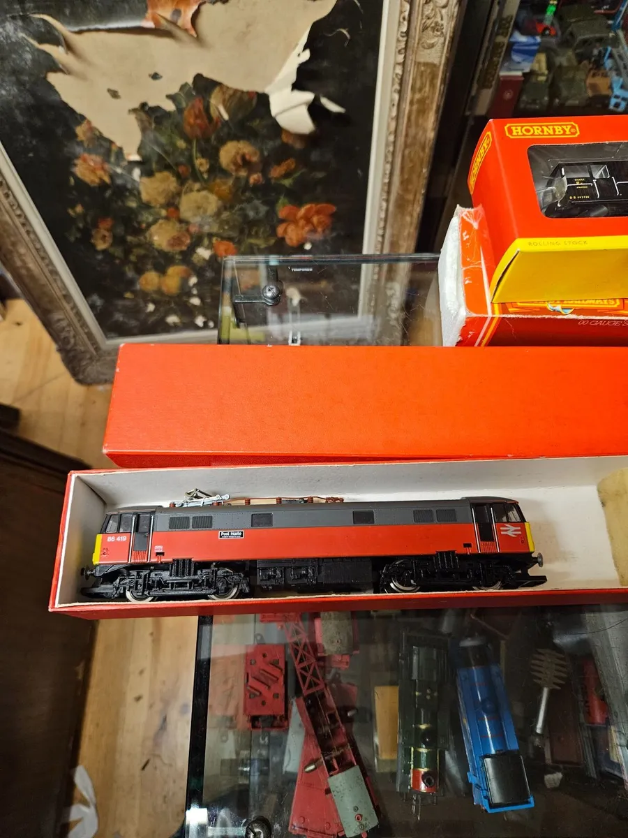Hornby OO Gauge Class 86 - Image 1