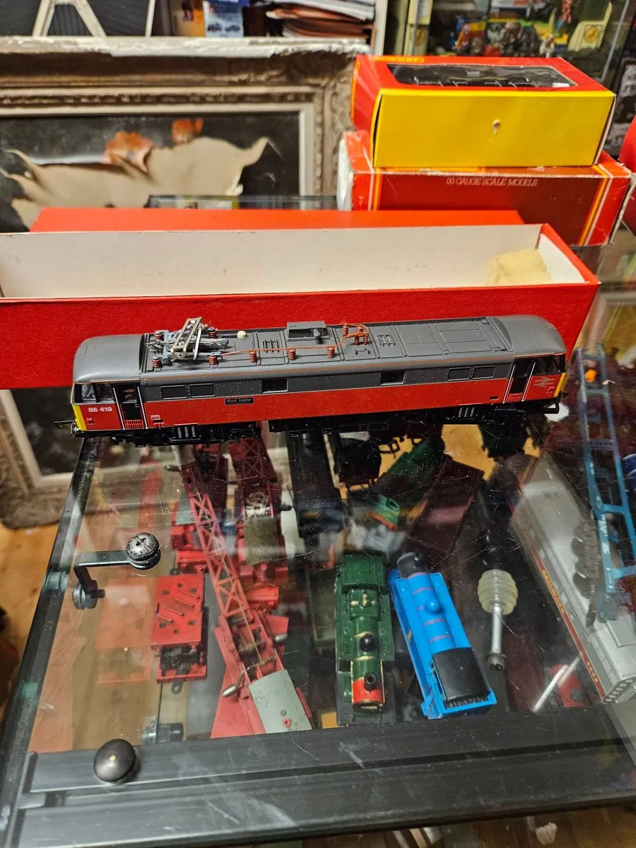 Hornby OO Gauge Class 86 - Image 2