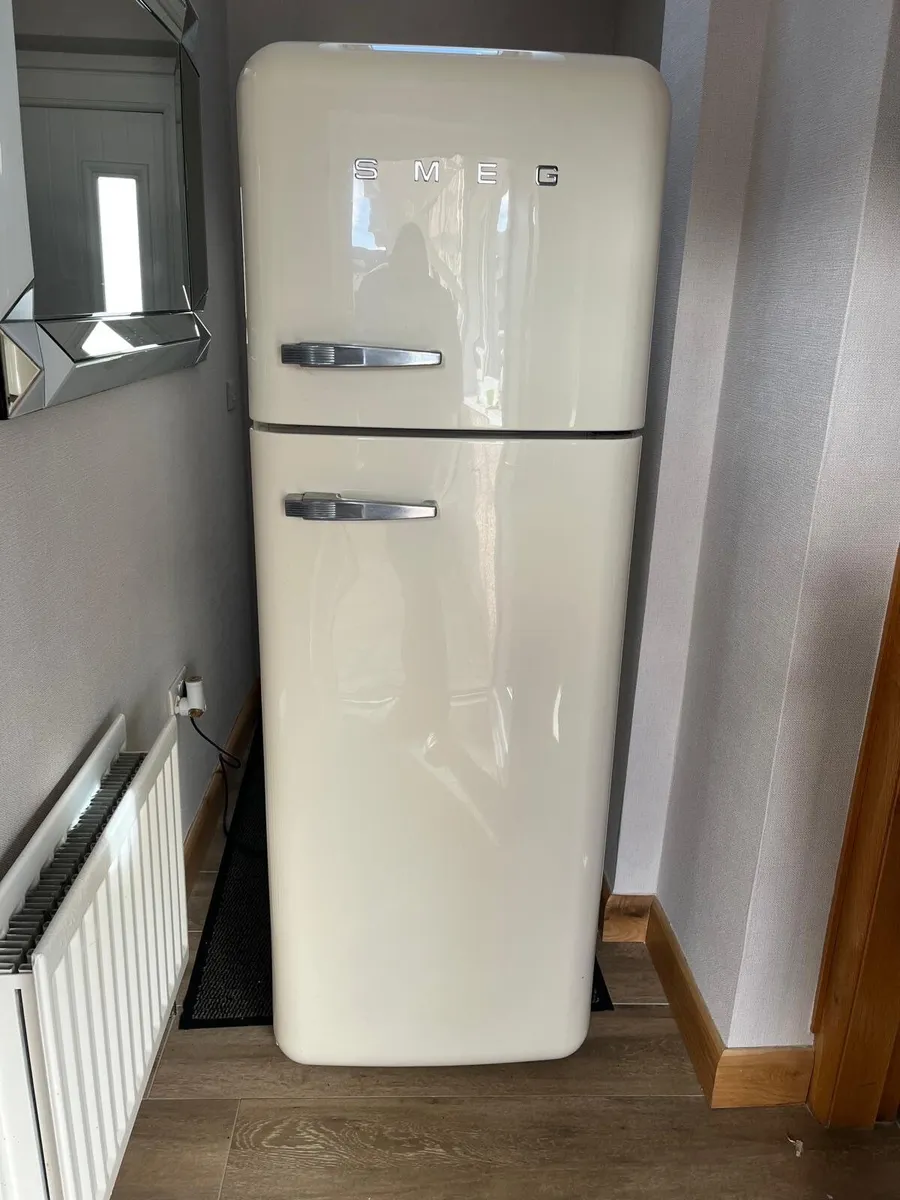 Beautiful cream Smeg fridge freezer - Image 1