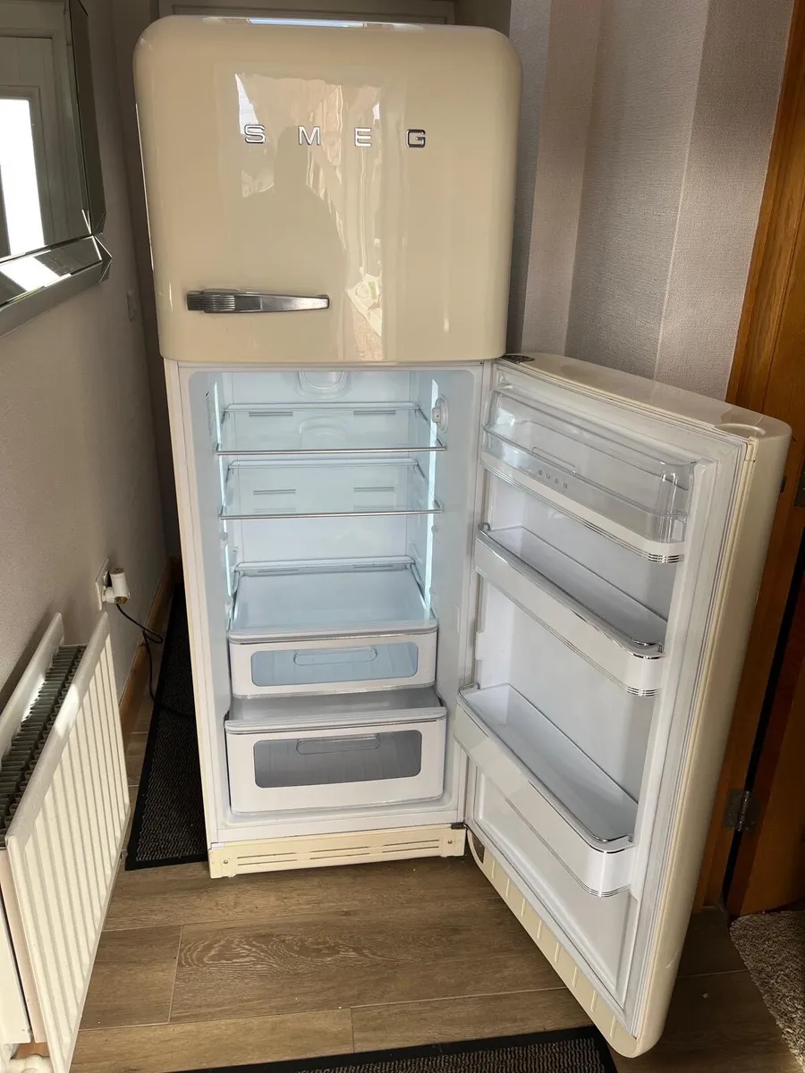 Beautiful cream Smeg fridge freezer - Image 2