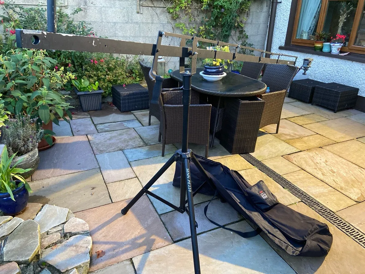 Camera. Crane.  Send. P220