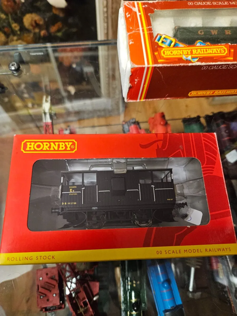 Hornby OO Gauge Ballast Departmental Shark - Image 1