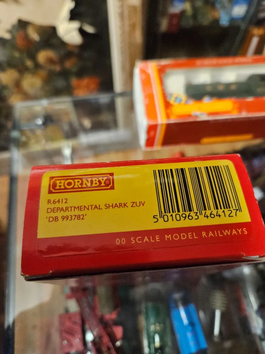 Hornby OO Gauge Ballast Departmental Shark - Image 2