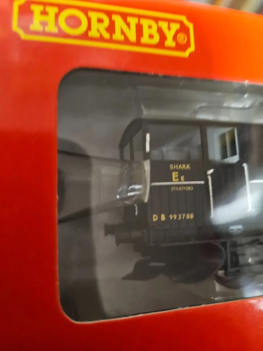 Hornby OO Gauge Ballast Departmental Shark - Image 3