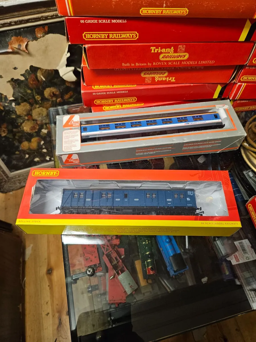 Hornby OO Gauge Brake Van - Image 2