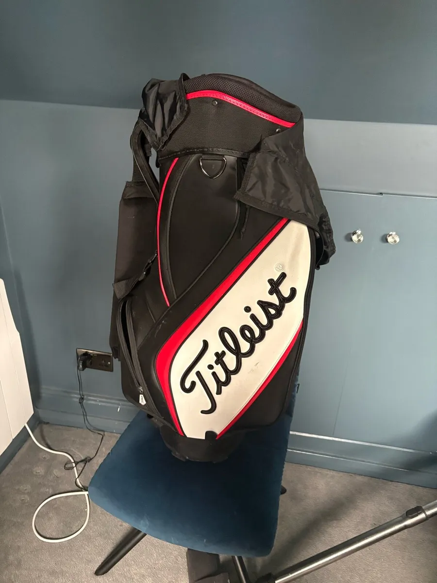 Titelist AP 714 Staff bag/red/white black -6 way - Image 1