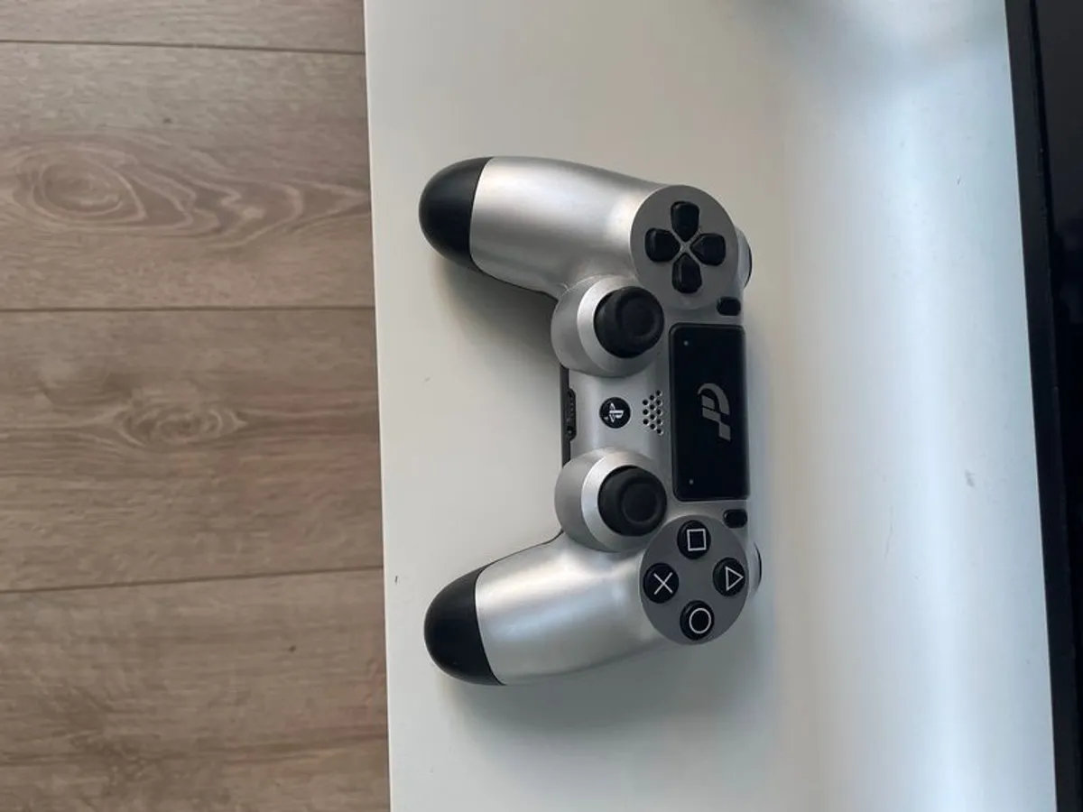 Playstation 4 Slim 500GB console and controller - Image 2