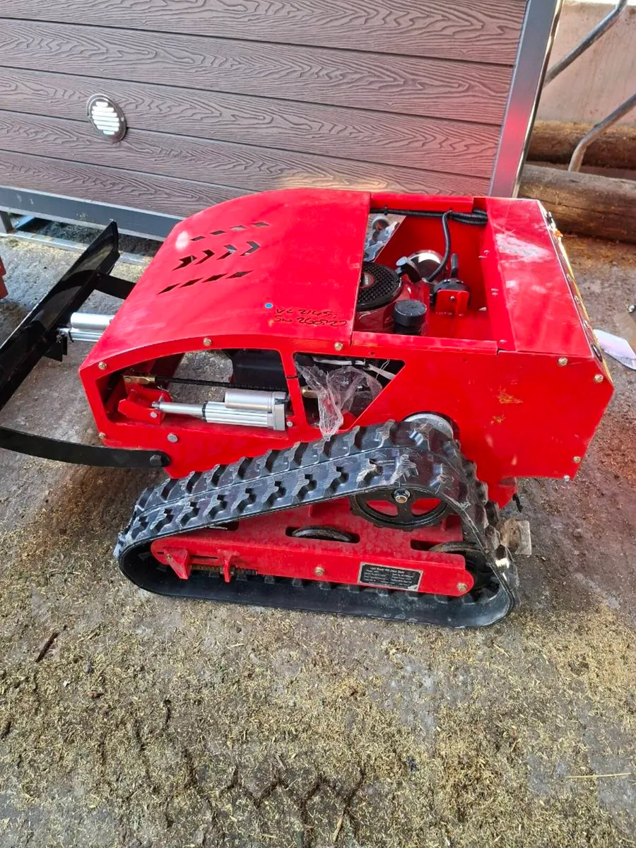ROBOT MOWER ON TRACKS - Image 2