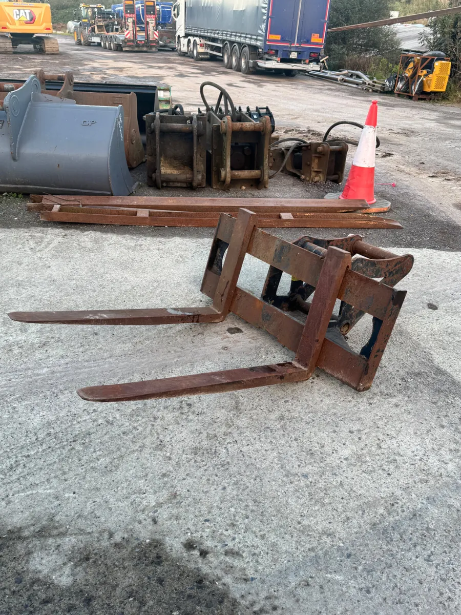 80mm Digger Pallet Forks - Image 4