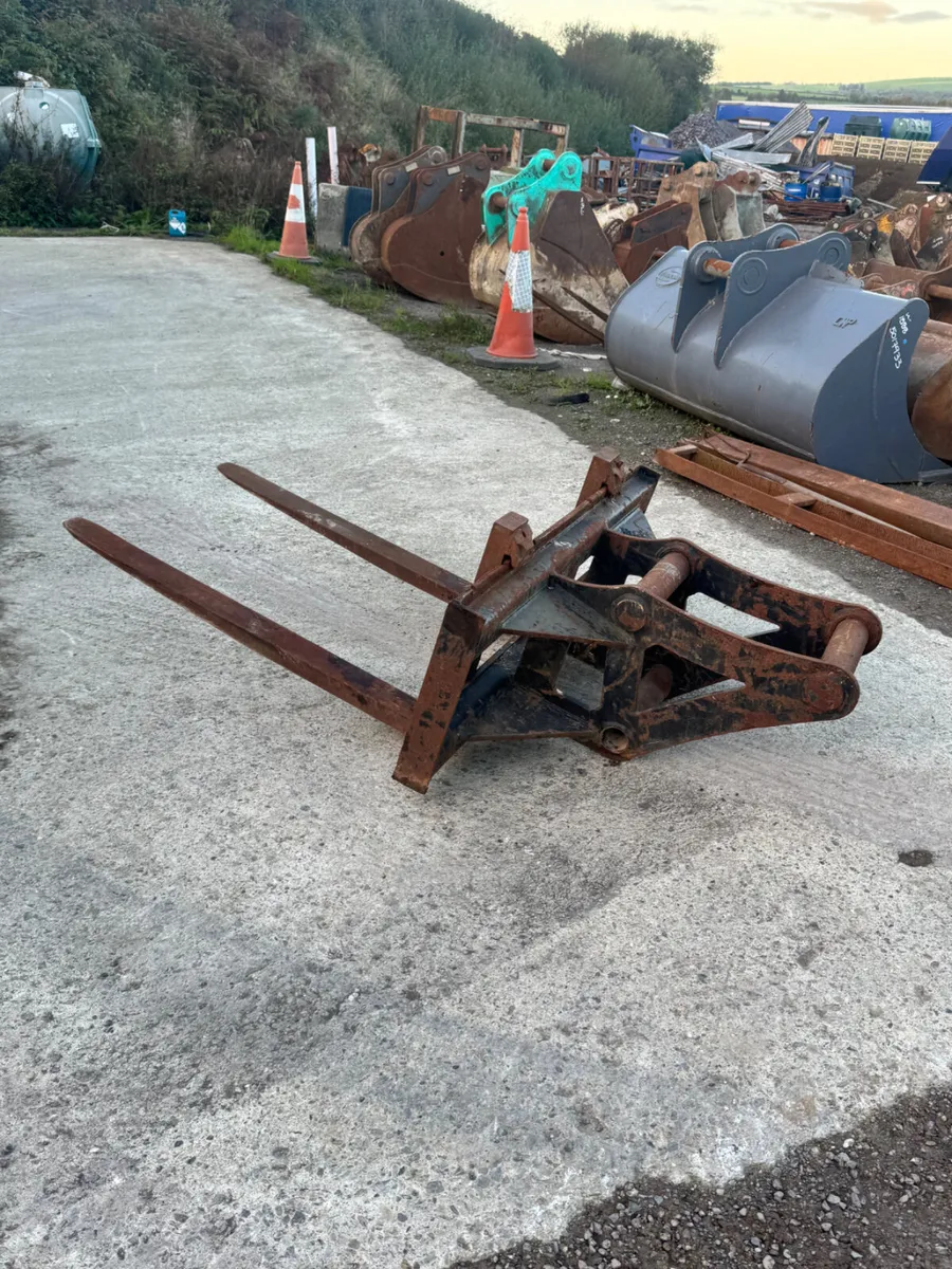 80mm Digger Pallet Forks - Image 2