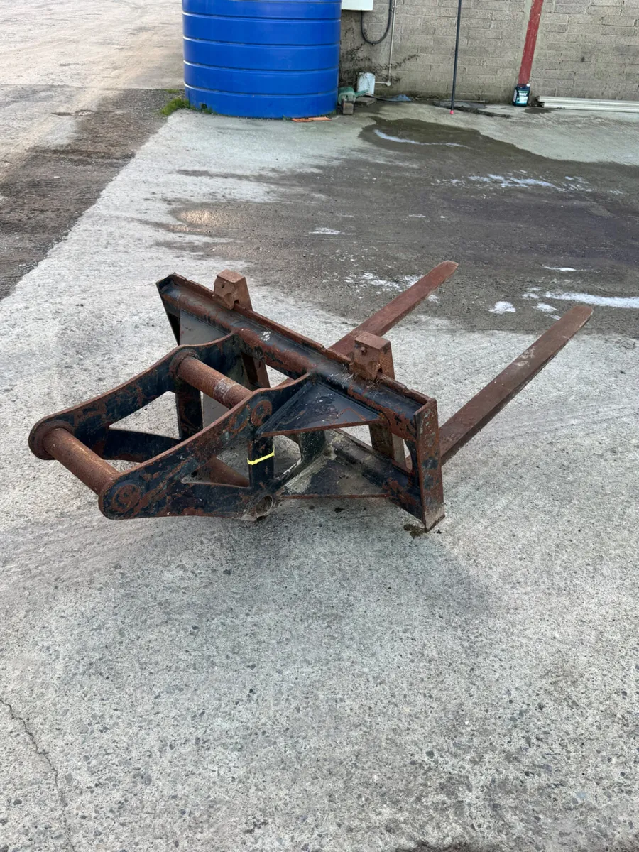 80mm Digger Pallet Forks - Image 1