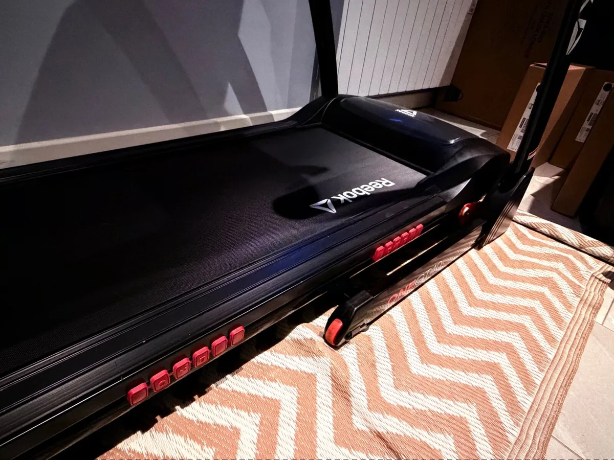 Reebok one GT40S Treadmill 16 km/h, auto incline - Image 2
