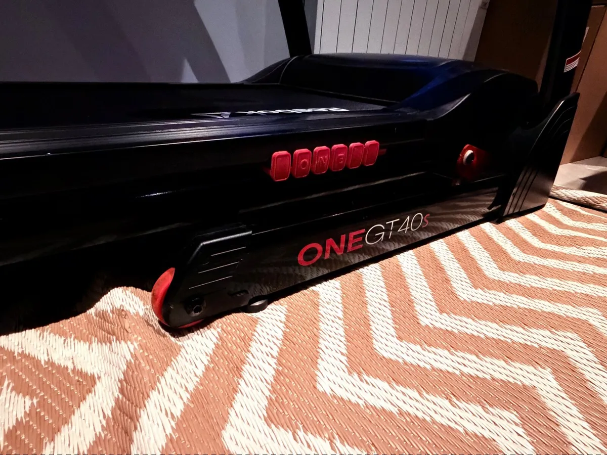 Reebok one GT40S Treadmill 16 km/h, auto incline - Image 3