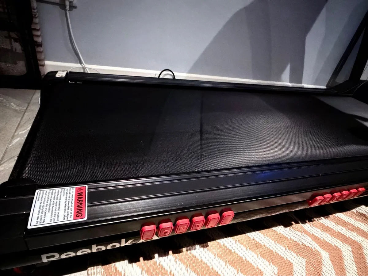 Reebok one GT40S Treadmill 16 km/h, auto incline - Image 4