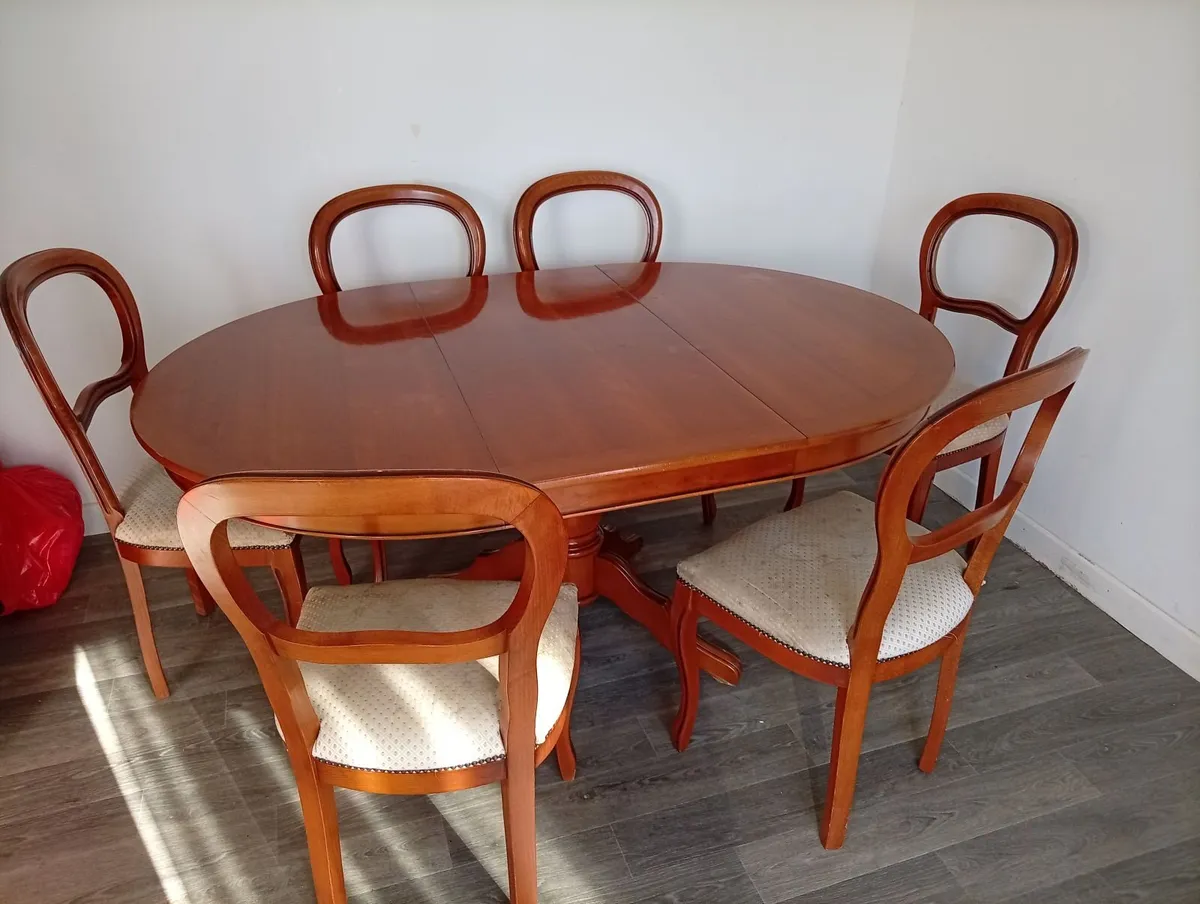 Kitchen Table plus 6 chairs - Image 1