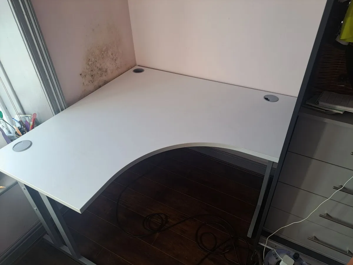 Office desk - Image 2
