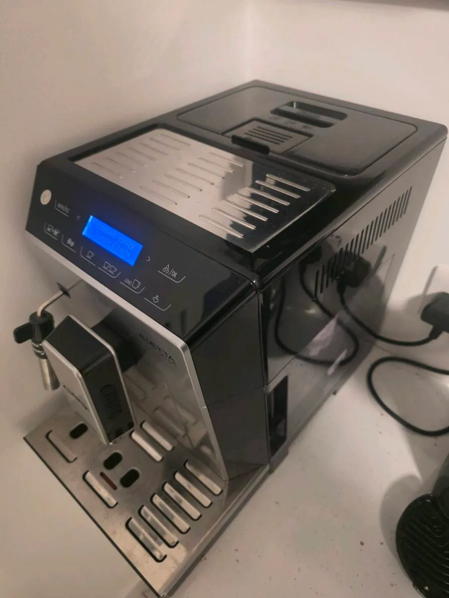 De'Longhi Eletta Plus Bean-to-Cup Coffee Machine - Image 2
