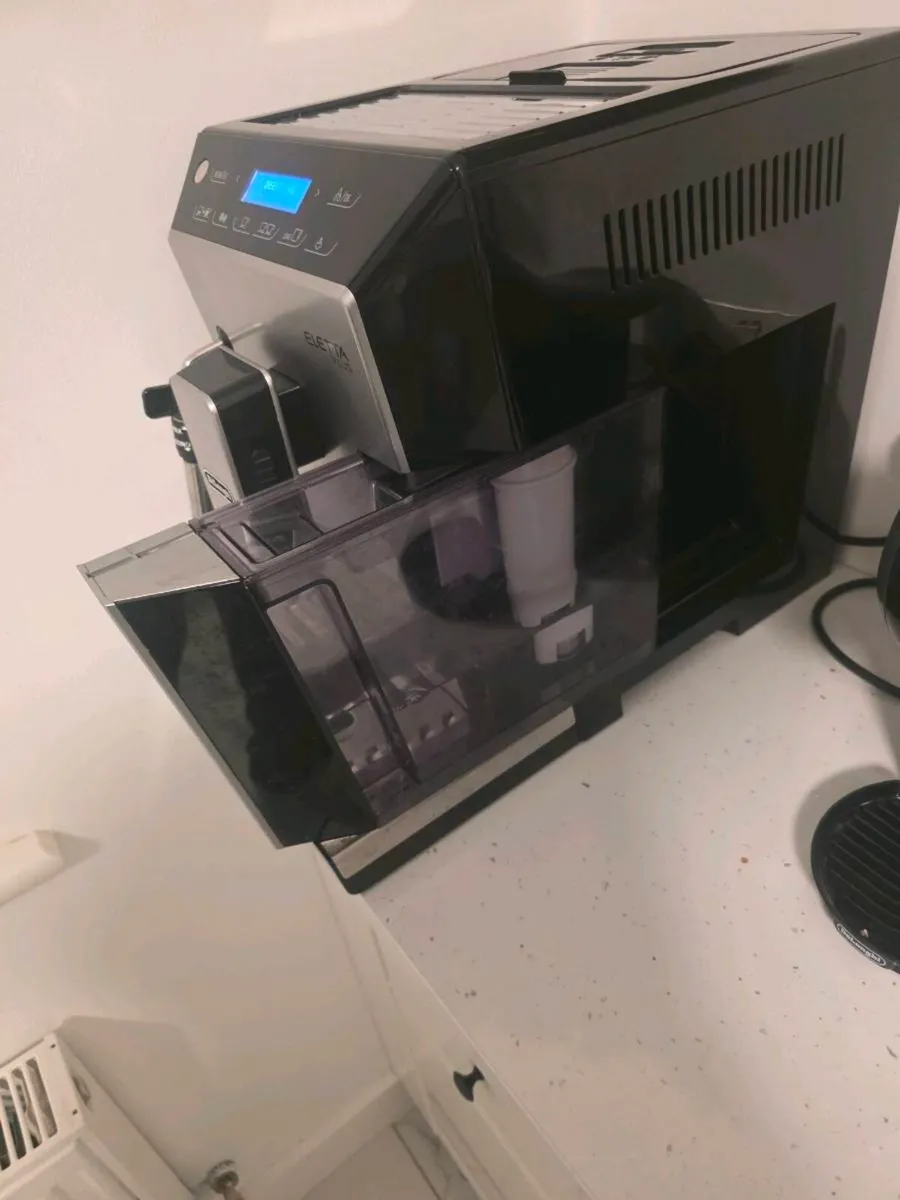De'Longhi Eletta Plus Bean-to-Cup Coffee Machine - Image 3
