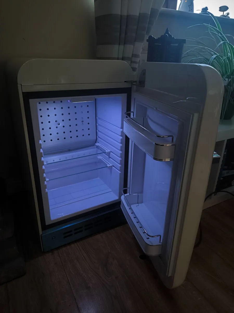 Smeg mini fridge - Image 3