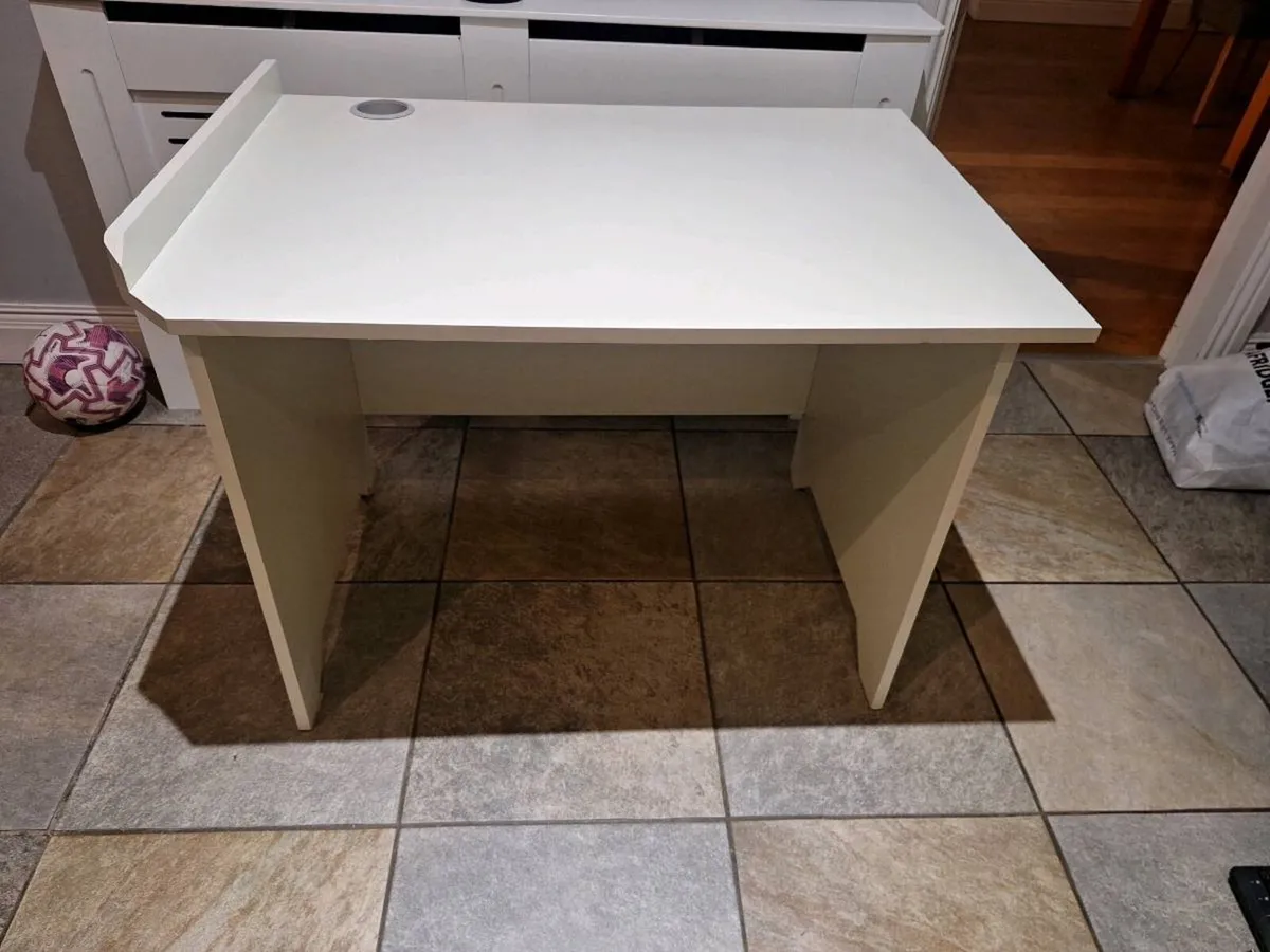Small office desk - Image 1