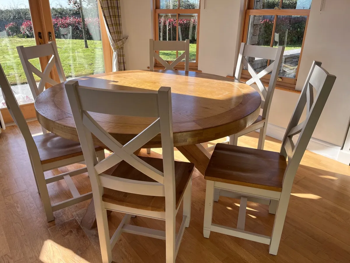 Table and Chairs - Image 3
