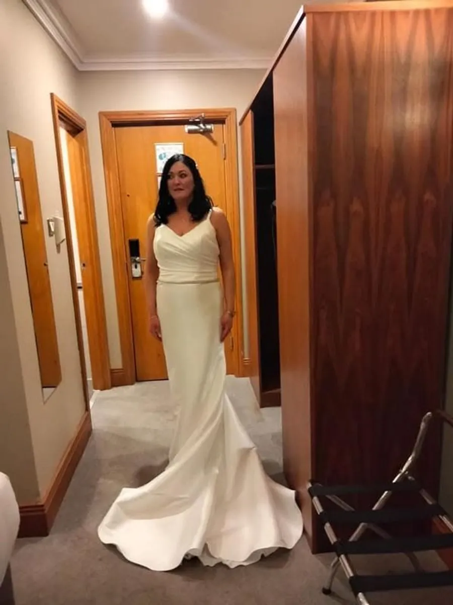 Wedding dress - Image 2