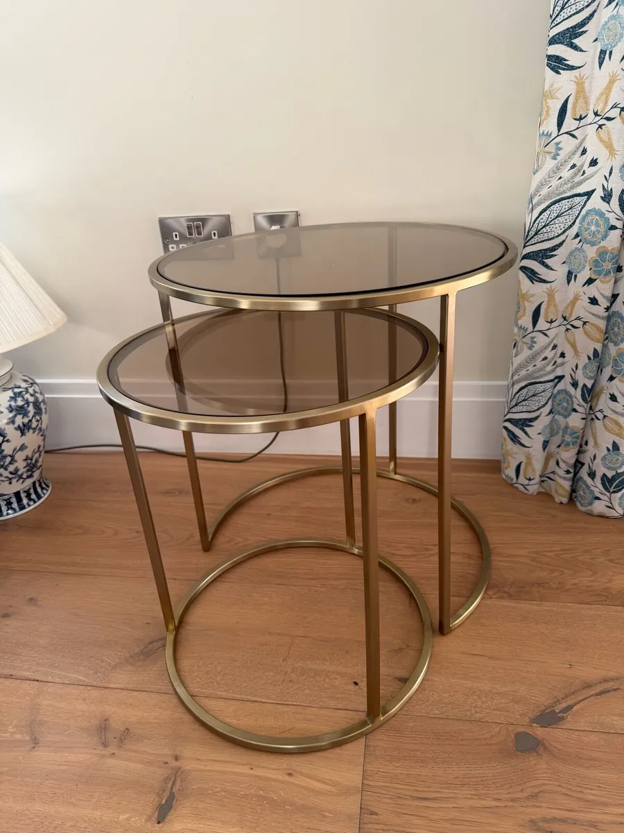 Champagne glass nest of tables - Image 3
