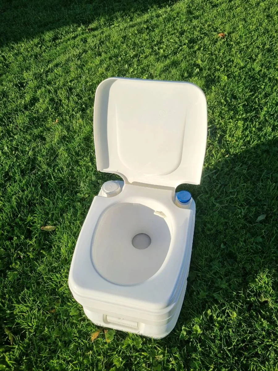 Portable chemical toilet - Image 1