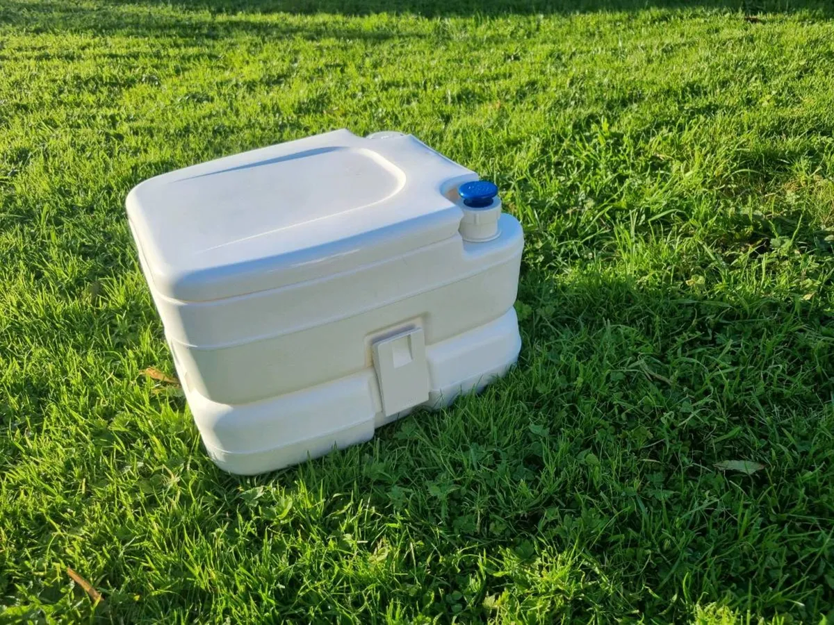 Portable chemical toilet - Image 3