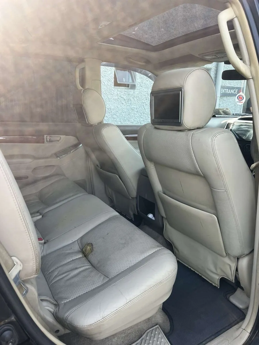 Toyota landcruiser - Image 2