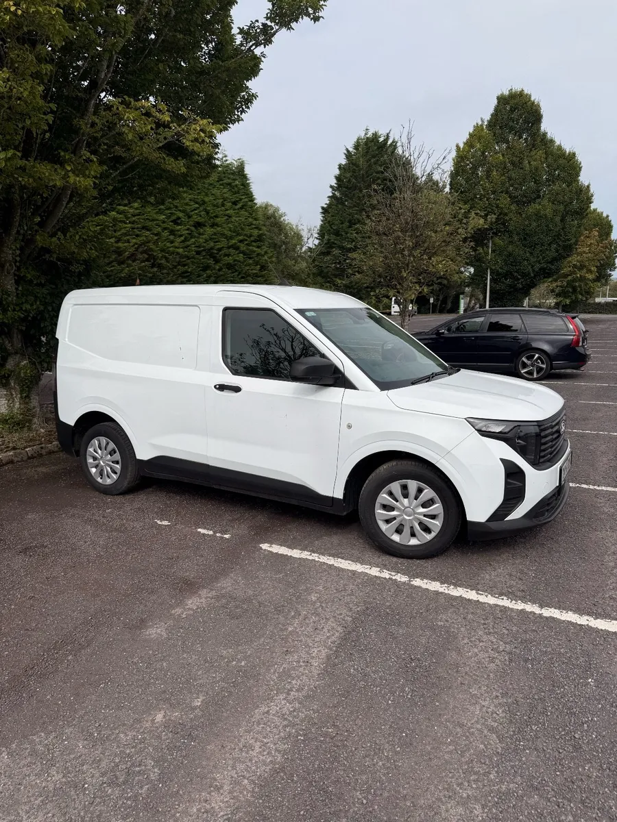 Ford Transit Courier 2024 - Image 2