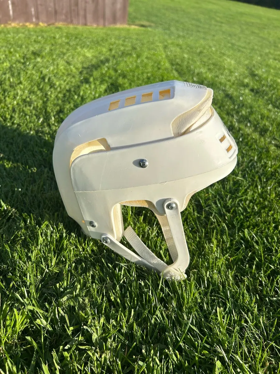 Hurling/ Hurley Helmet - Image 3