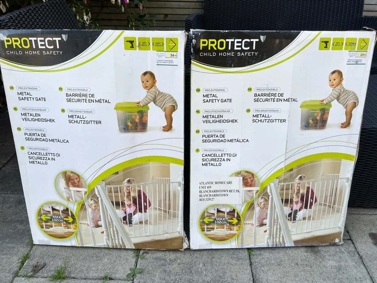 Child safety gate