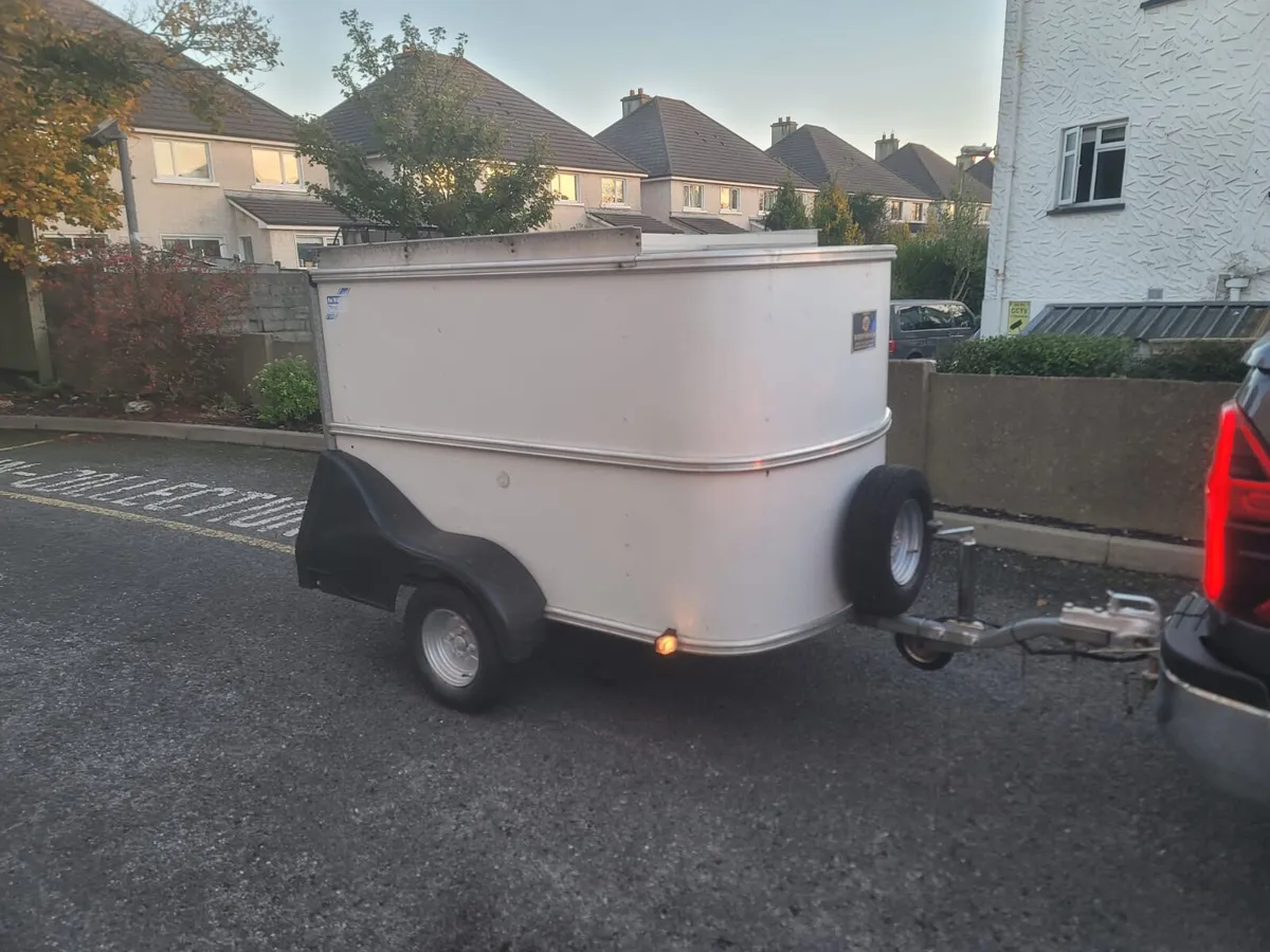 Iverwilliams trailer - Image 1