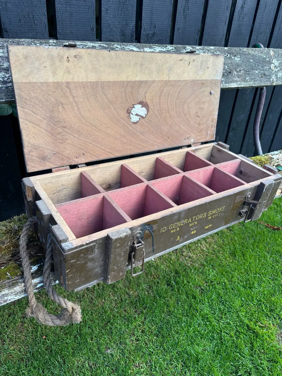 Vintage military ammunition box - Image 2