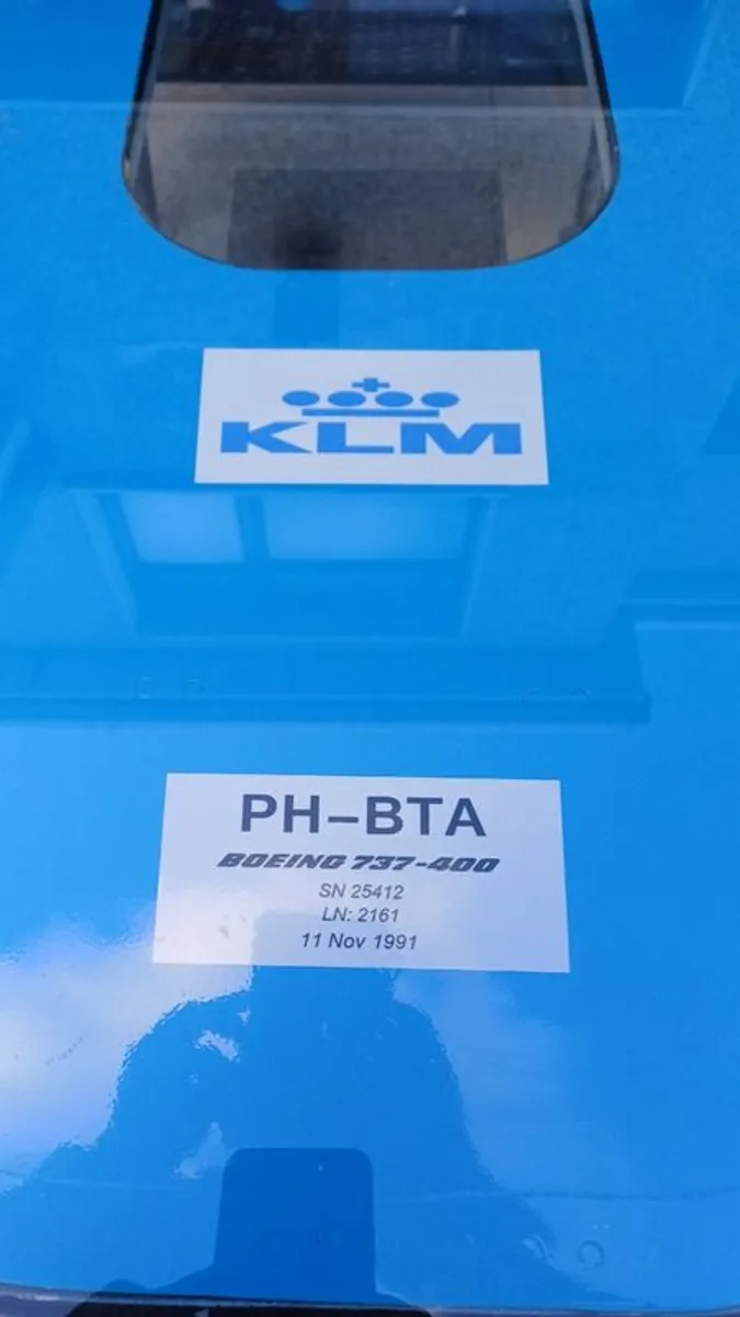 Genuine KLM Boeing 737-400 Overwing Emergency Exit Window Upcycled Aviation Coffee Table - Image 4