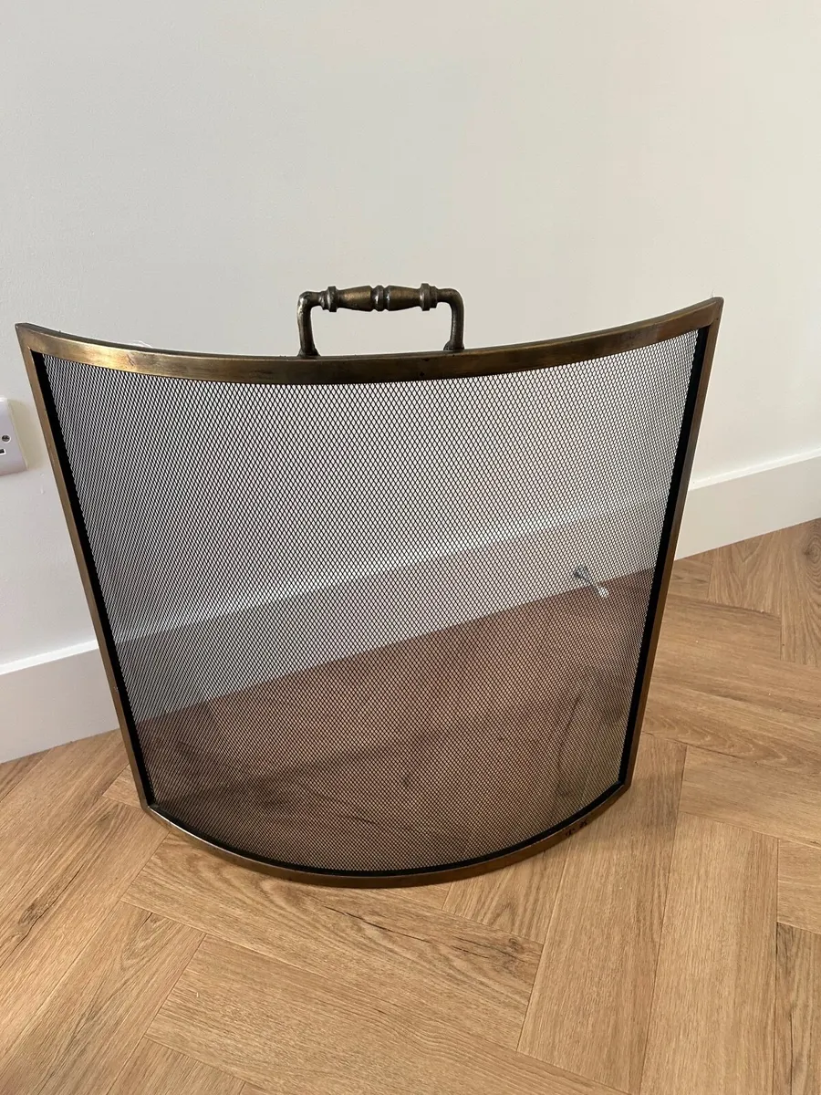 Stylish brass and mesh fire guard - Image 1