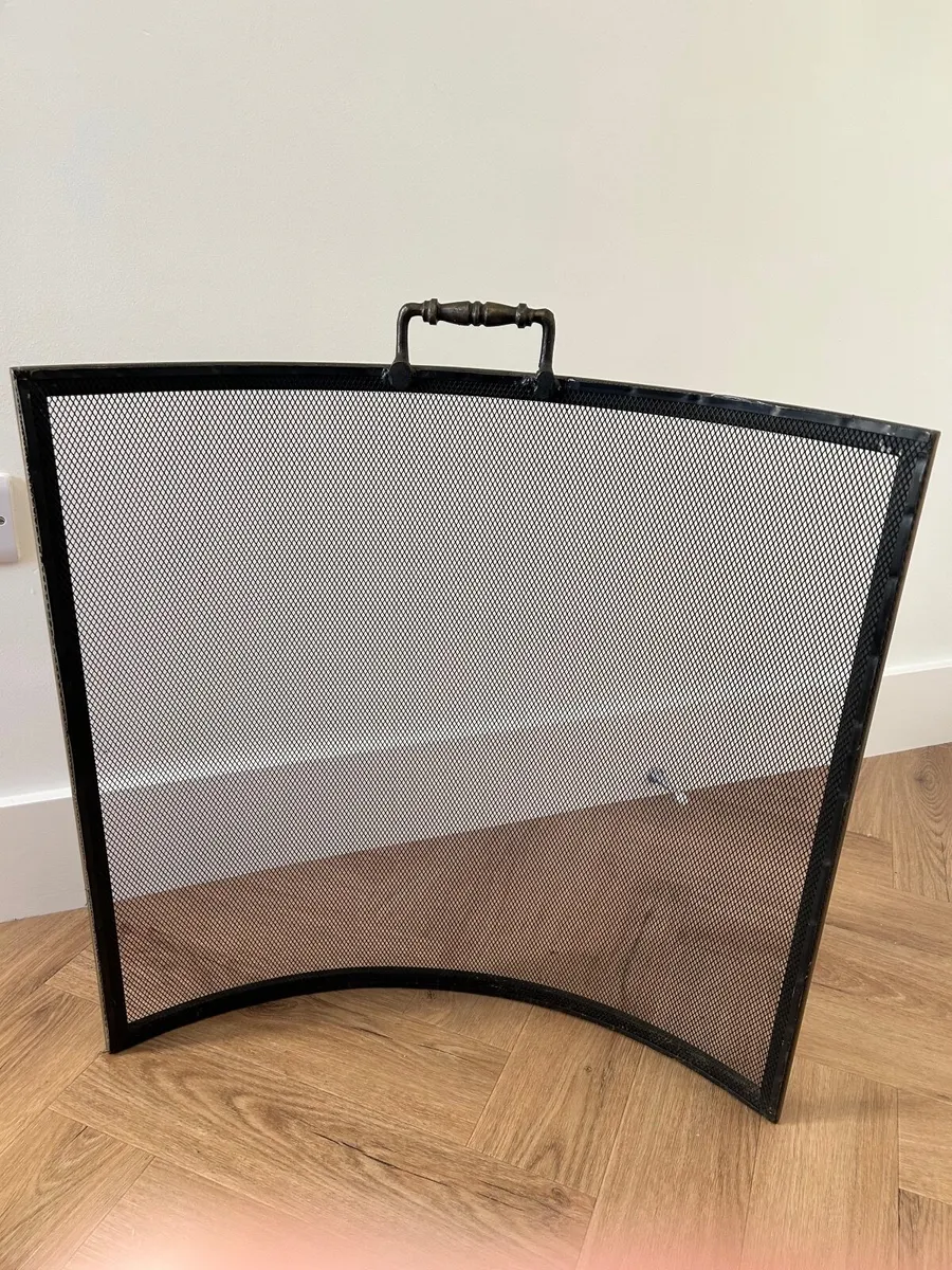 Stylish brass and mesh fire guard - Image 2