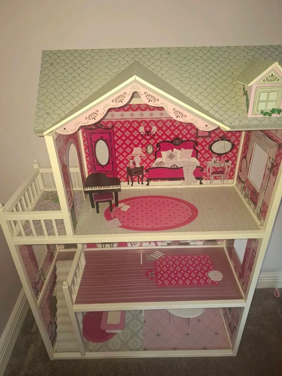 Doll's House - Image 1