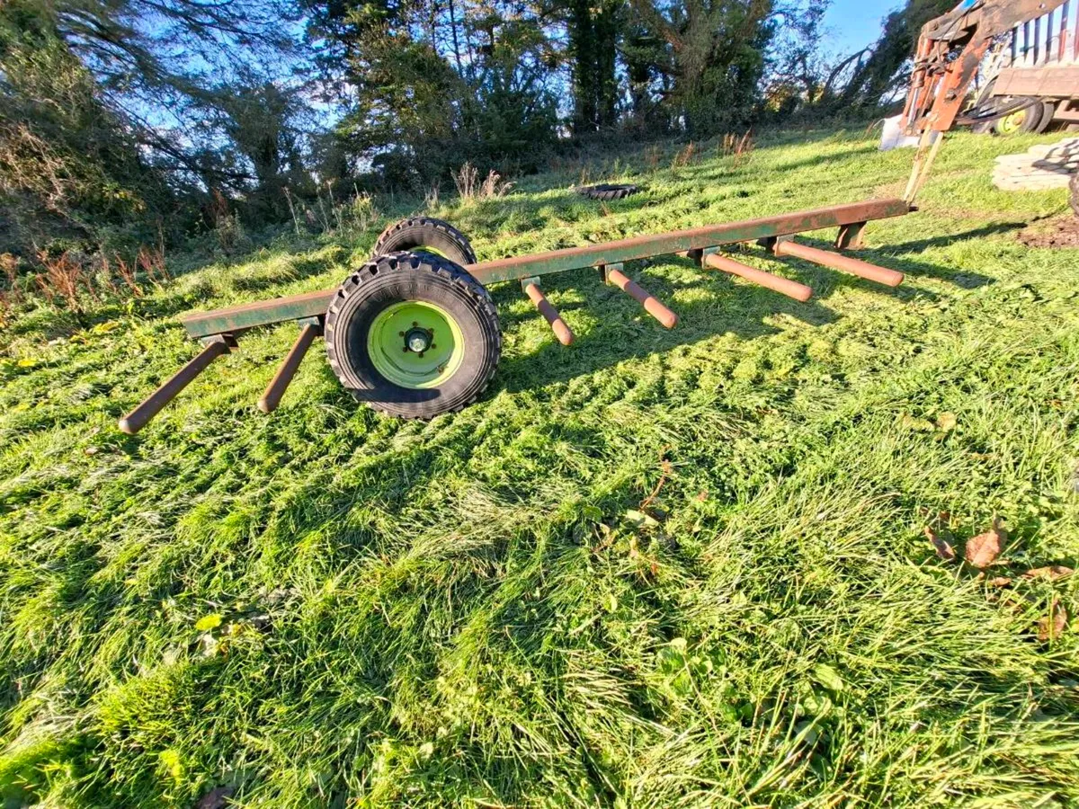 Bale trailer - Image 1