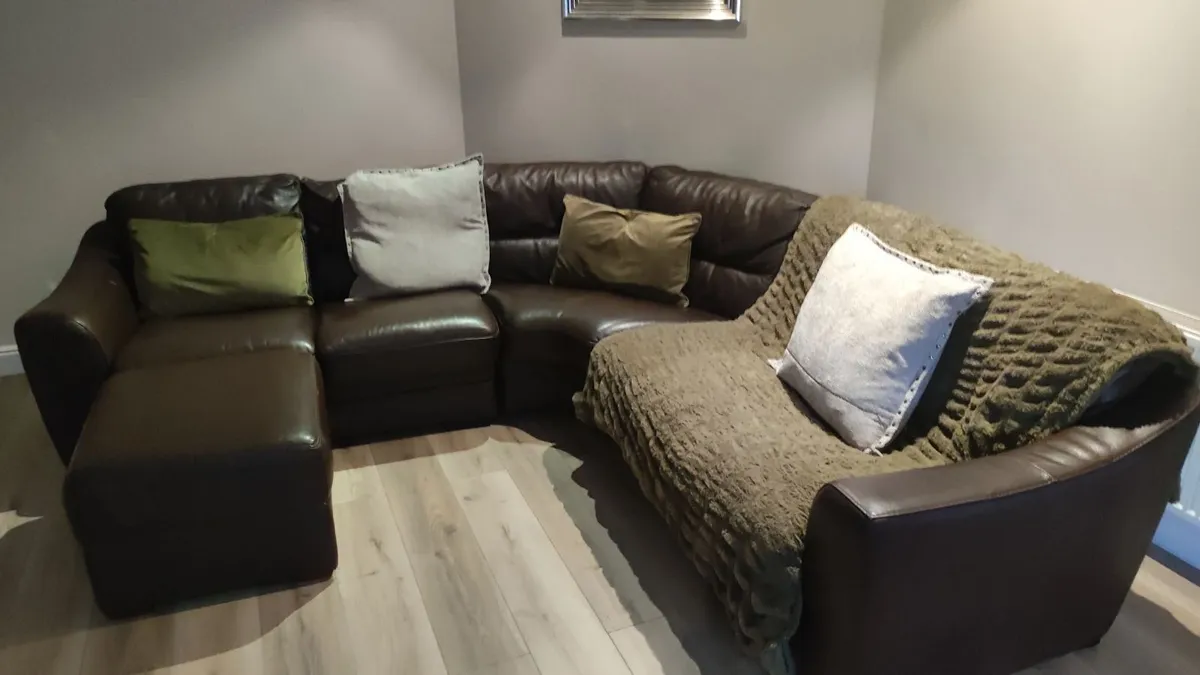 Leather couch - Image 1