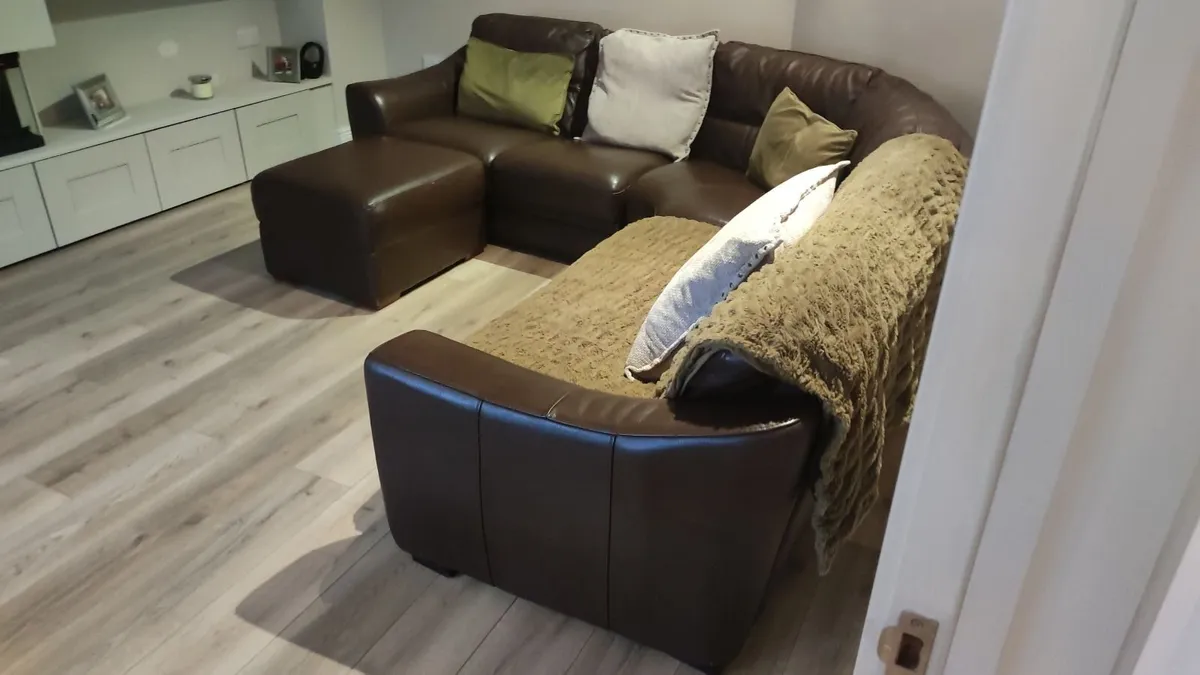 Leather couch - Image 2