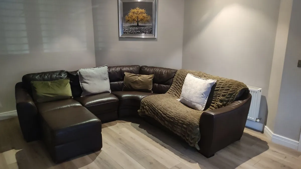 Leather couch - Image 3