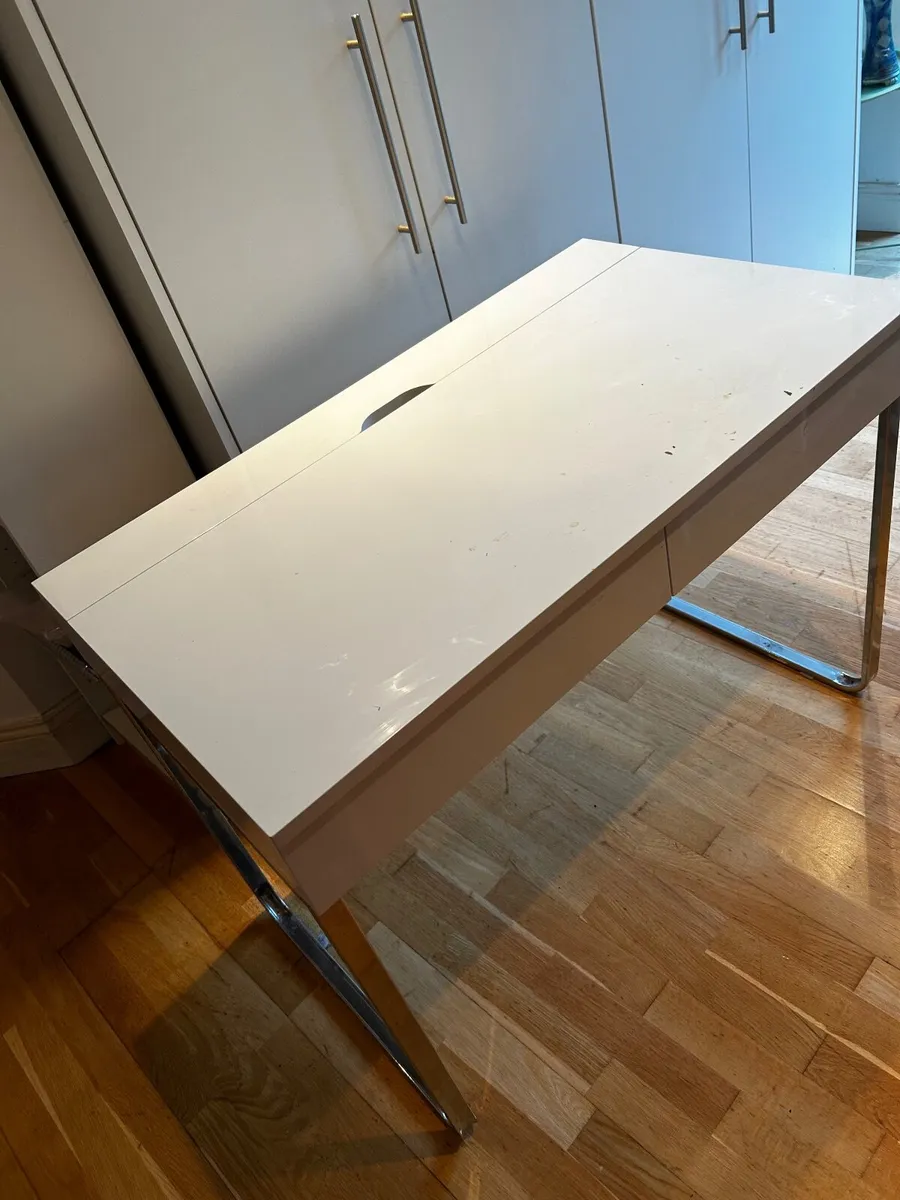 White and chrome desk - Image 2