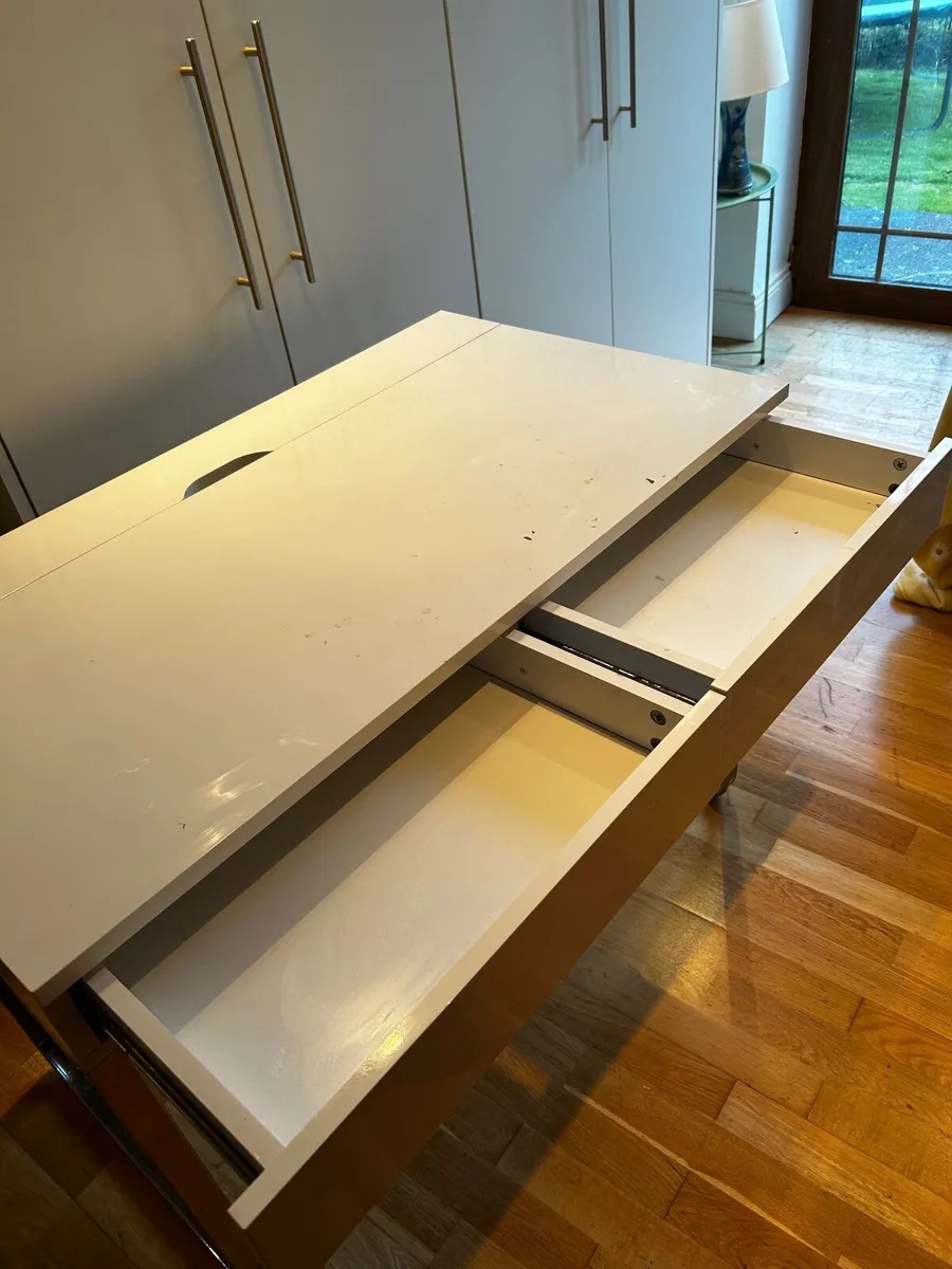 White and chrome desk - Image 3