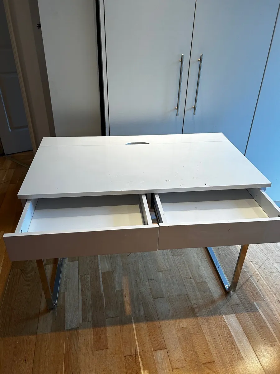 White and chrome desk - Image 4