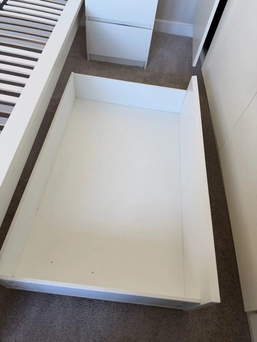 ikea Malm king size bed, 2 x storage + 2 bedside lockers - Image 3
